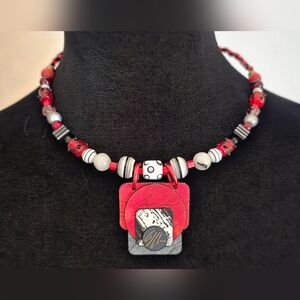 Suzanne Bellows Signed Hand Crafted Chunky Red & Black Silk Pendant Choker